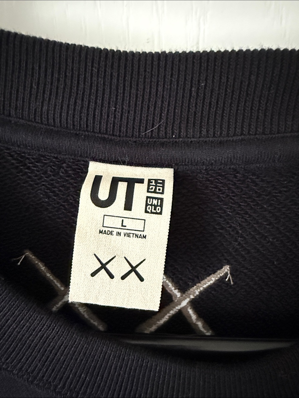 UNIQLO x KAWS "Companion" Hug Crewneck Sweatshirt - Picture 4 of 4